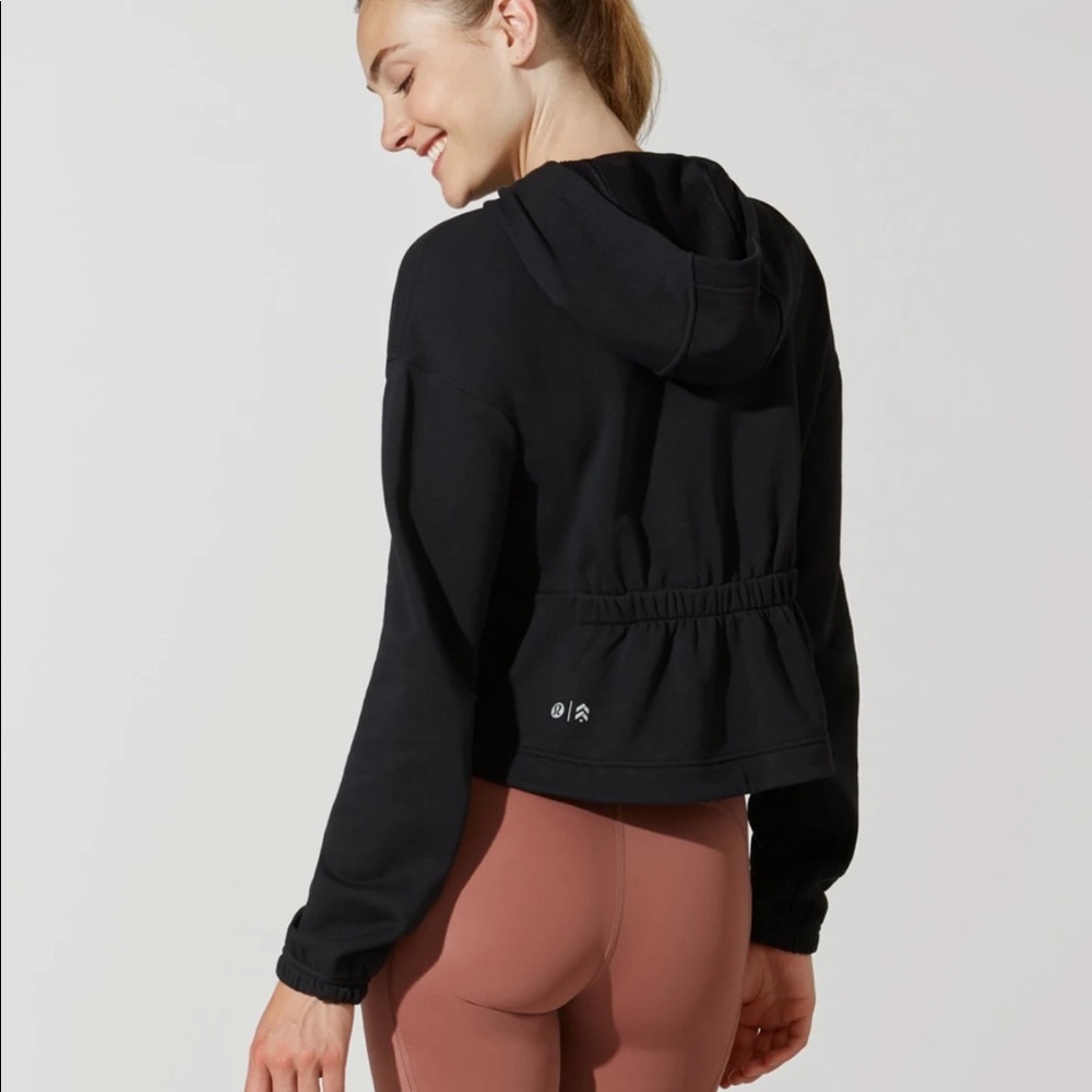 Lululemon Barry’s bootcamp cropped hoodie